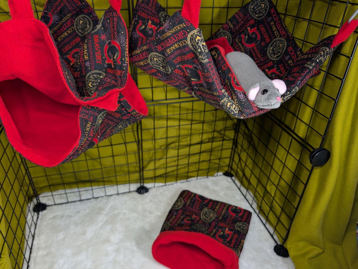 Gryffindor-Themed 3-Piece Cage Set