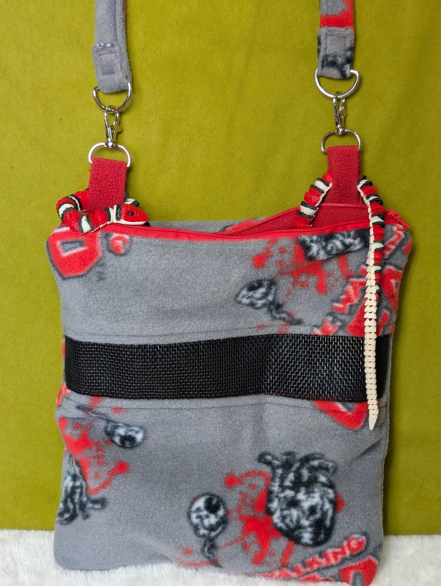 Travel Bonding Bags for Exotic Pets – Breathable, Secure, and Cozy