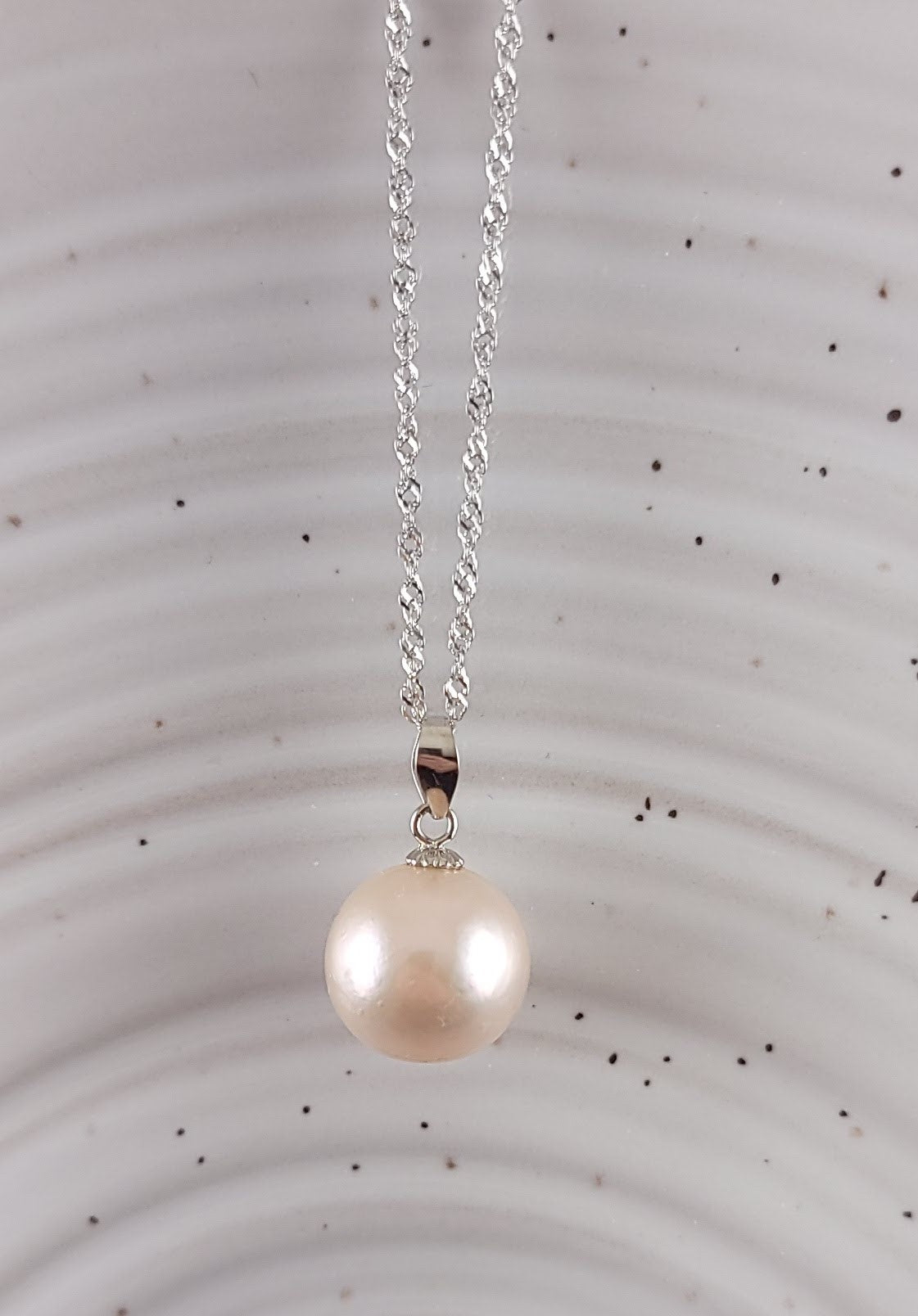 Simple Pearl Pendant