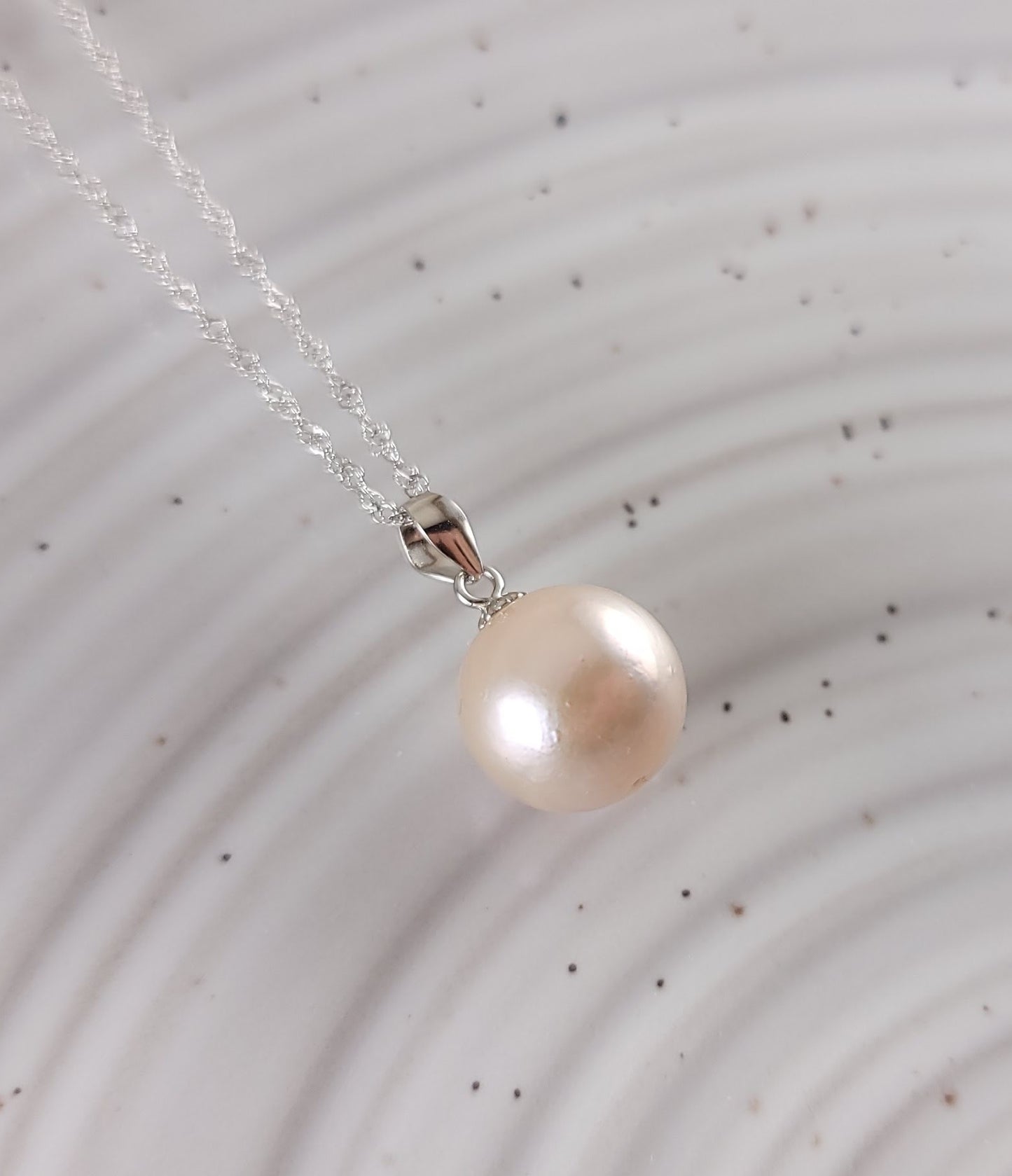 Simple Pearl Pendant