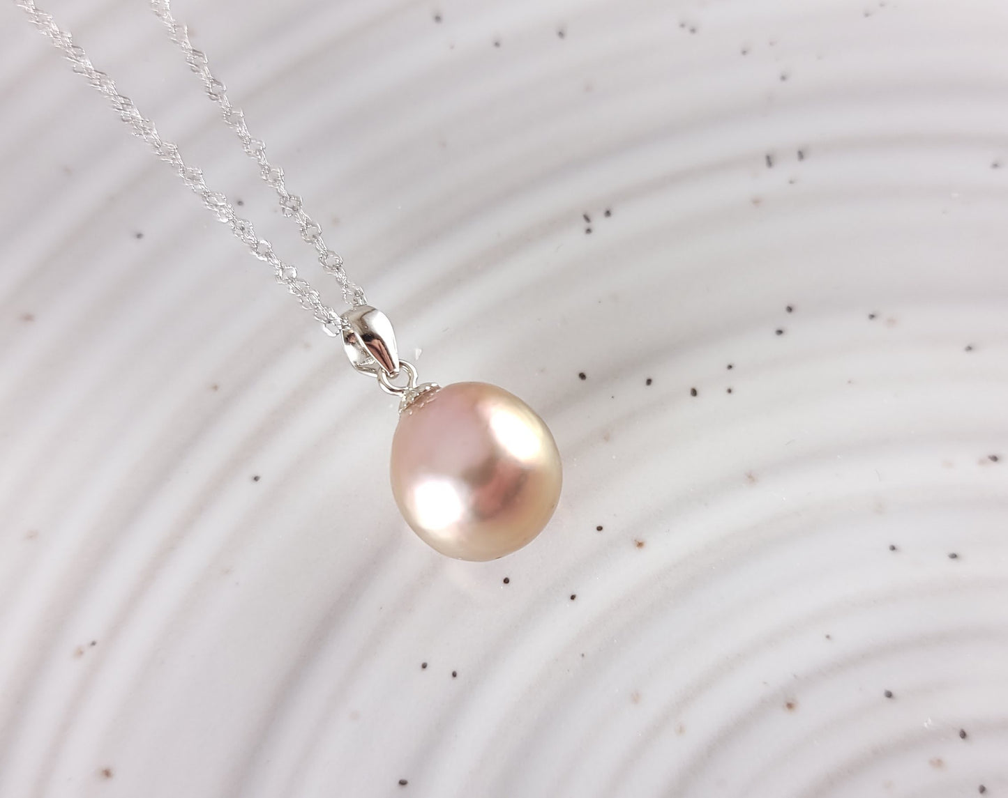 Simple Pearl Pendant
