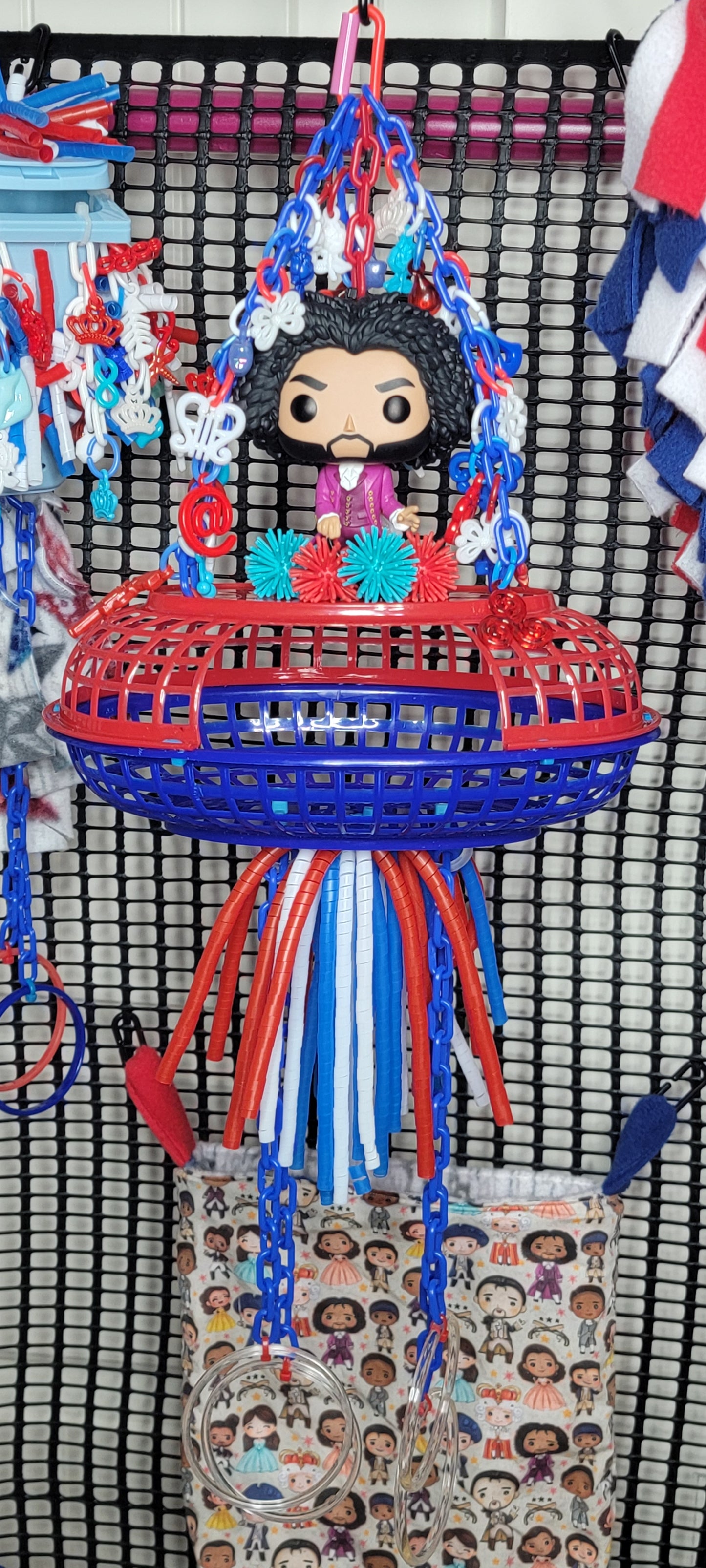 Hamilton-inspired cage set with toys