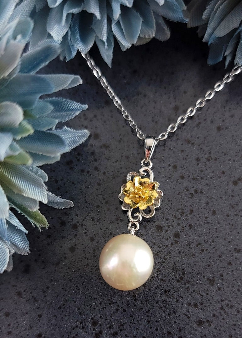 Delicate Gold Flower Pearl Pendant