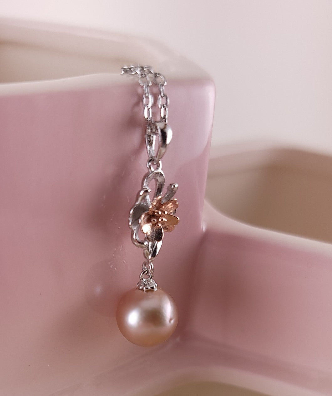 Flattering Rose Gold Flower Pearl Pendant