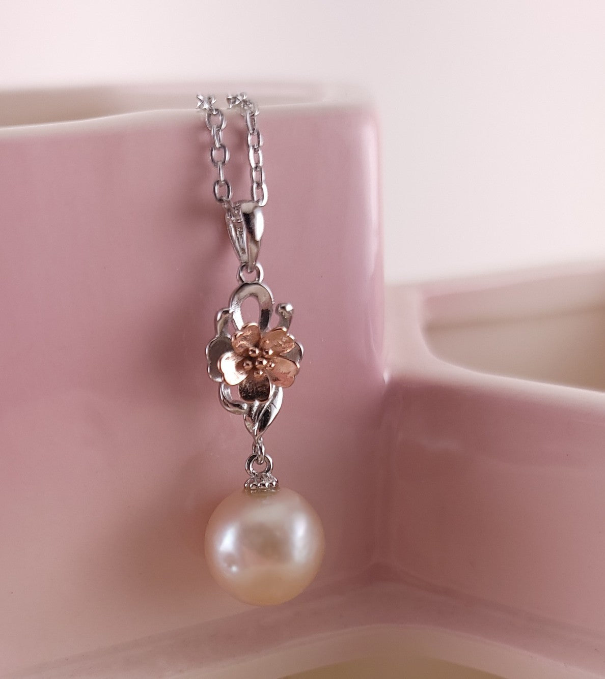Flattering Rose Gold Flower Pearl Pendant