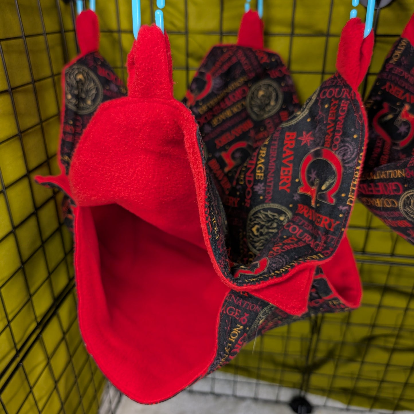 Gryffindor-Themed 3-Piece Cage Set