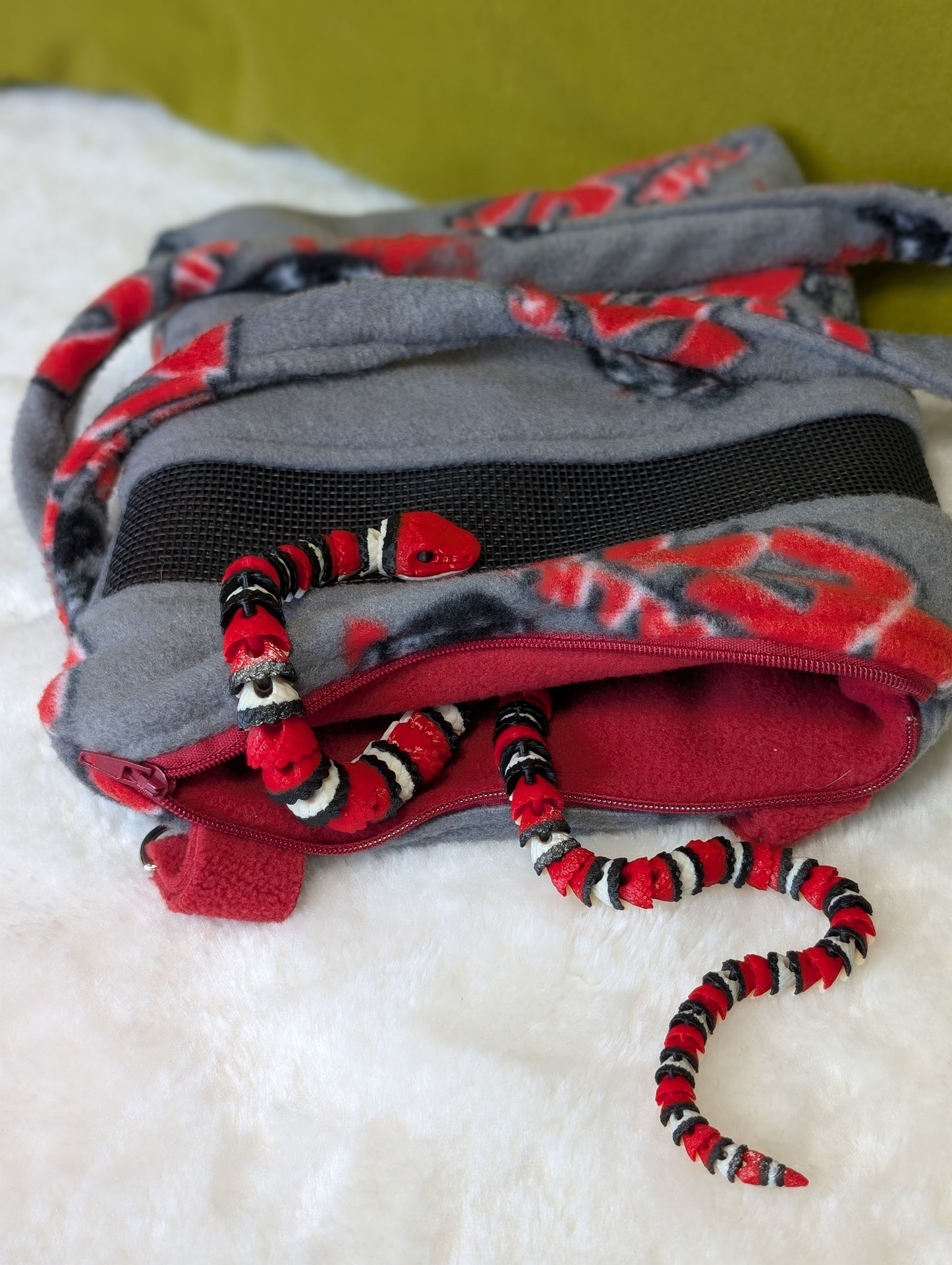 Travel Bonding Bags for Exotic Pets – Breathable, Secure, and Cozy