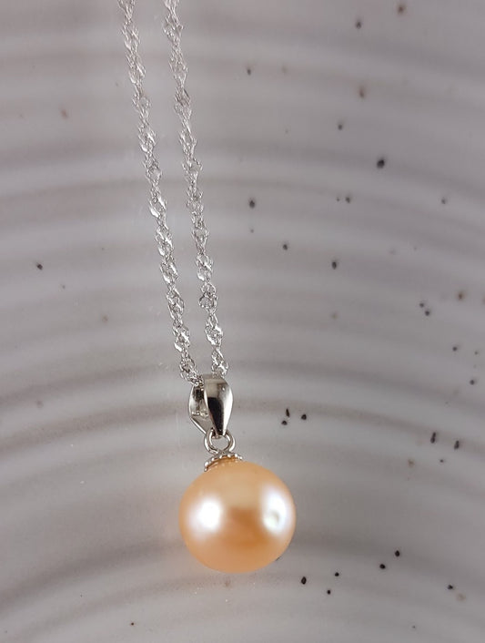 Simple Pearl Pendant