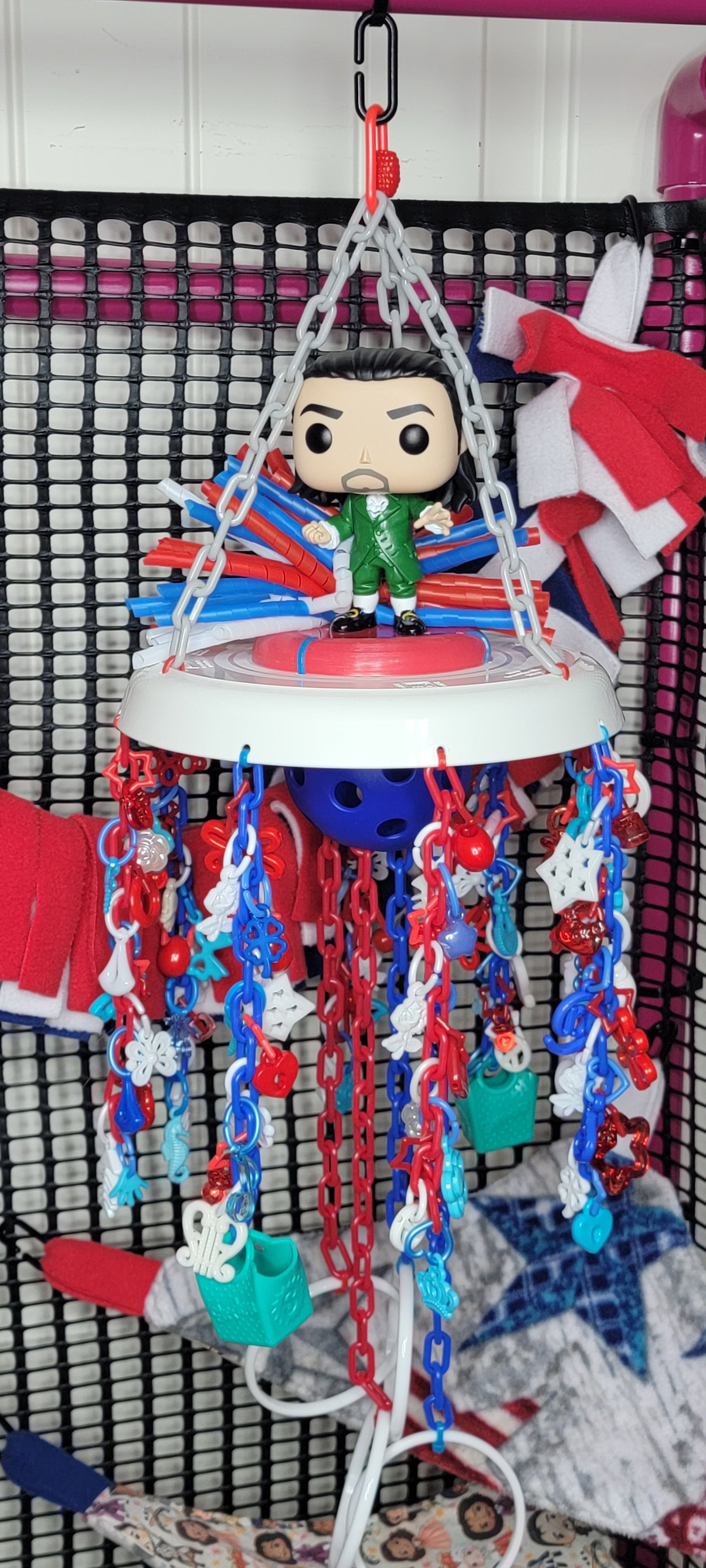 Hamilton-inspired cage set with toys