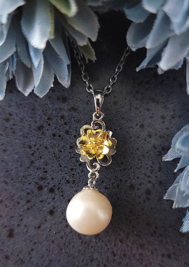 Delicate Gold Flower Pearl Pendant