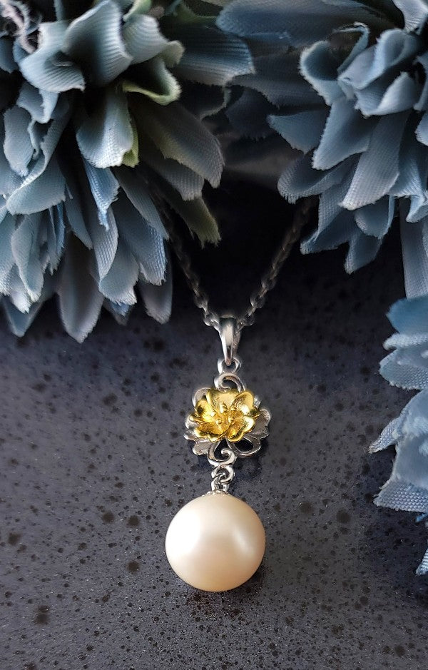 Delicate Gold Flower Pearl Pendant