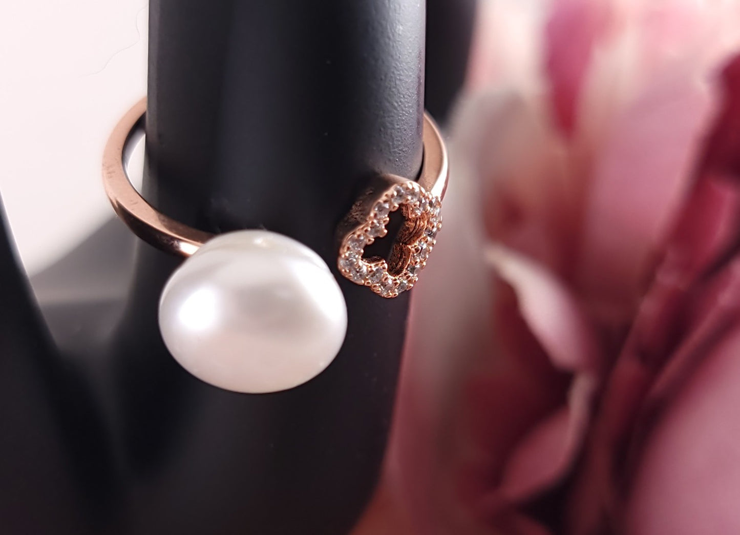 Charming Pearl and Clover Rose Gold Ring