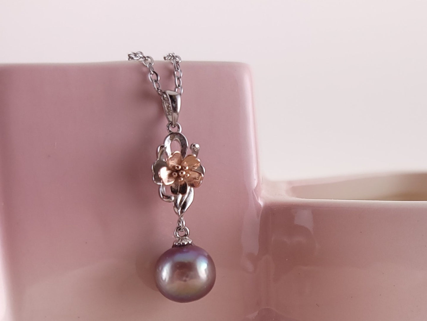 Flattering Rose Gold Flower Pearl Pendant