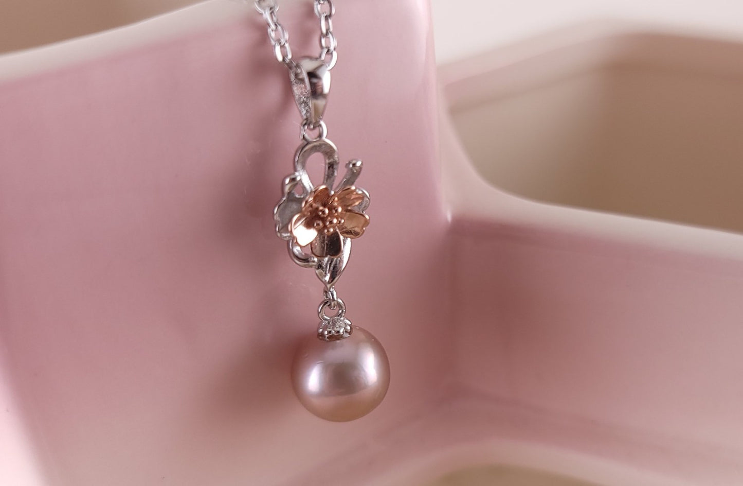 Flattering Rose Gold Flower Pearl Pendant